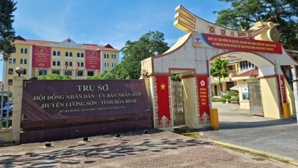 Pho Truong Ban Tuyen giao Tinh uy bi cach het chuc vu trong Dang