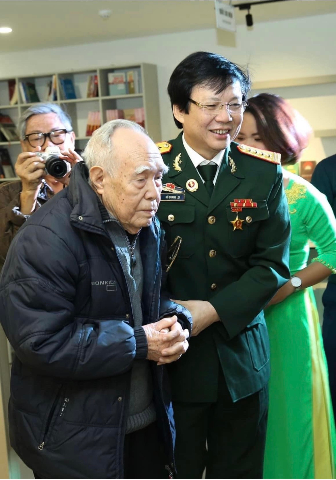 Nha bao Ho Quang Loi: Xa hoi cang phat trien, Bao chi cang phai nhan van-Hinh-6