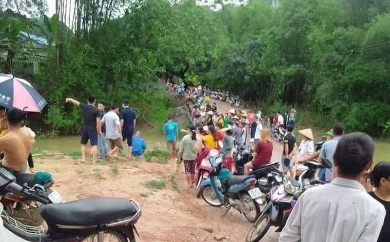 Nơi xảy ra vụ án mạng là địa bàn xa xôi, hẻo lánh, mật độ dân cư thưa thớt, đường xá đi lại vô cùng khó khăn. Sau khi các phần thi thể được tập hợp, công an nhanh chóng tiến hành xác minh danh tính nạn nhân là anh Nguyễn Văn Điềm. Quá trình nhận dạng, từ vết sẹo đặc trưng tại phần chân của nạn nhân, người mẹ khẳng định đó chính là anh Điểm. Anh này đã bị hung thủ sát hại, phân xác rồi phi tang xuống suối Mã Lâm. (Ảnh minh họa, nguồn internet)