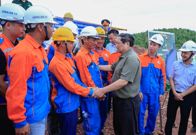 Thu tuong yeu cau thi cong “than toc” duong day 500 kV mach 3