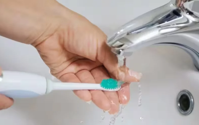 Nguy co cua viec de ban chai danh rang uot sau khi su dung