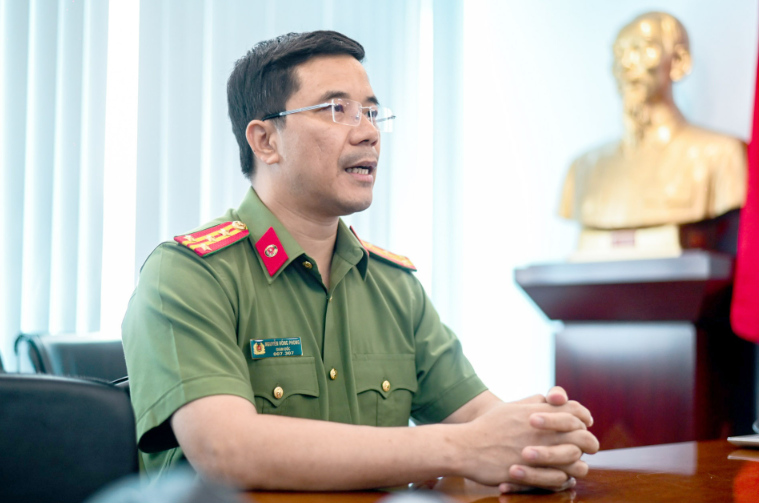 Trước khi về Hà Tĩnh nhận nhiệm vụ mới, ông có thời gian công tác tại Cục An ninh nội địa Bộ Công an, giữ chức Phó Cục trưởng. 