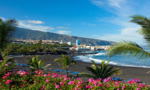 Tenerife, hòn đảo lớn nhất của quần đảo Canary ở Tây Ban Nha, có rất nhiều bãi biển đẹp, những cánh rừng nhiệt đới, công trình kiến trúc tuyệt đẹp,...