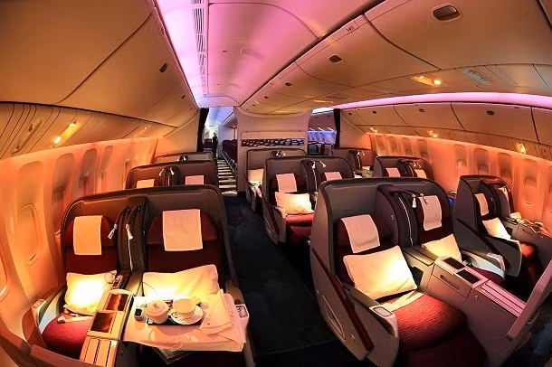 Hãng hàng không tiếp theo là Qatar Airways.