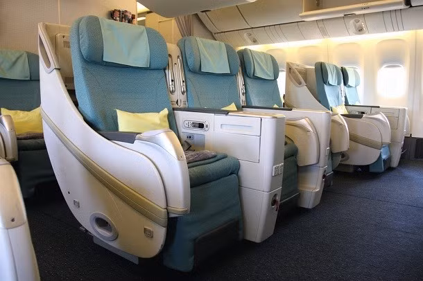 Cabin hạng nhất của hãng hàng không Korean Air được thiết kế theo mô hình Kosmo Suites, tạo cho hành khách một không gian riêng tư của riêng mình.