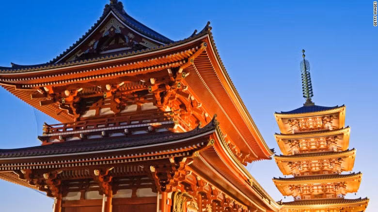 Senso là ngôi chùa của cổ nhất của thủ đô Tokyo, được xây dựng từ năm 645.