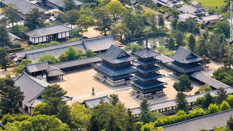 Chùa Horyu (Nara) là một trong những tòa nhà bằng gỗ lâu đời nhất trên thế giới.