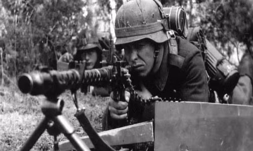 Hơn 650 nghìn xe Jeep được sản xuất trong thời kỳ Chiến tranh Thế giới thứ 2. Các nhà máy Mỹ cũng sản xuất 7 triệu khẩu súng trường, 3 triệu khẩu súng máy, 89 nghìn xe tăng cùng 300 nghìn máy bay quân sự.