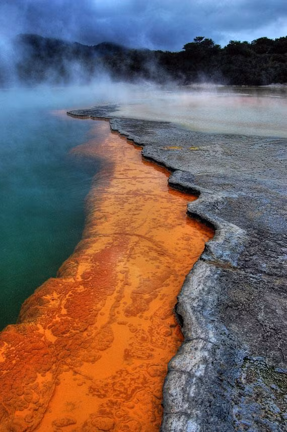 Thành phố Rotorua ở New Zealand được cho là có mùi trứng thối. Người dân nơi đây còn đặt biệt danh cho Rotorua là “thành phố Sulfur”.