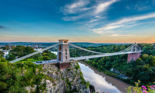 Bristol (Anh) là một trong những thành phố bốc mùi trên thế giới. Bristol “tỏa” mùi giấm kể từ khi hội đồng thành phố này quyết định dùng giấm thay thế cho thuốc diệt cỏ.