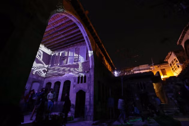 Ở khu vực Đông Ghouta, tình trạng bạo lực còn leo thang khiến cuộc sống người dân chưa yên ổn. Ảnh: Quán rượu Nassar và phòng trưng bày nghệ thuật.