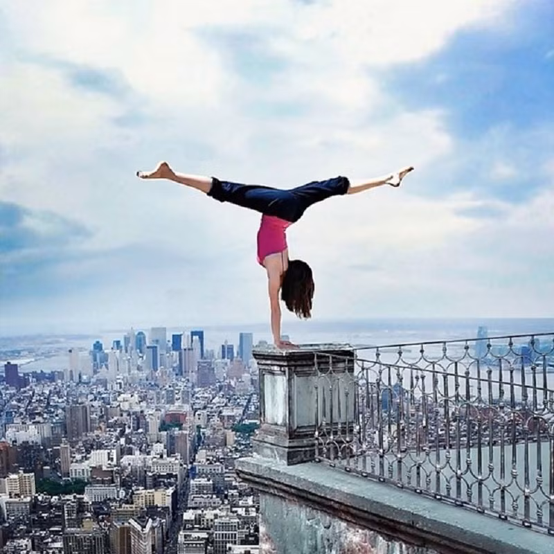 Yoga kiêm thể thao mạo hiểm: Thử thách này chỉ dành cho người liều lĩnh.