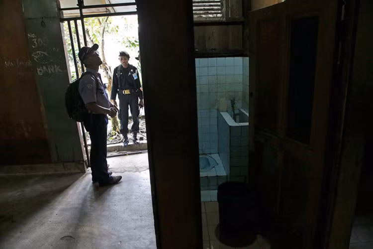 Lần theo những dấu hiệu bóc lột lao động, lực lượng an ninh Indonesia đã "phá được"vụ việc ở công ty chế biến thủy sản Benjina, Indonesia. (ảnh: AP)