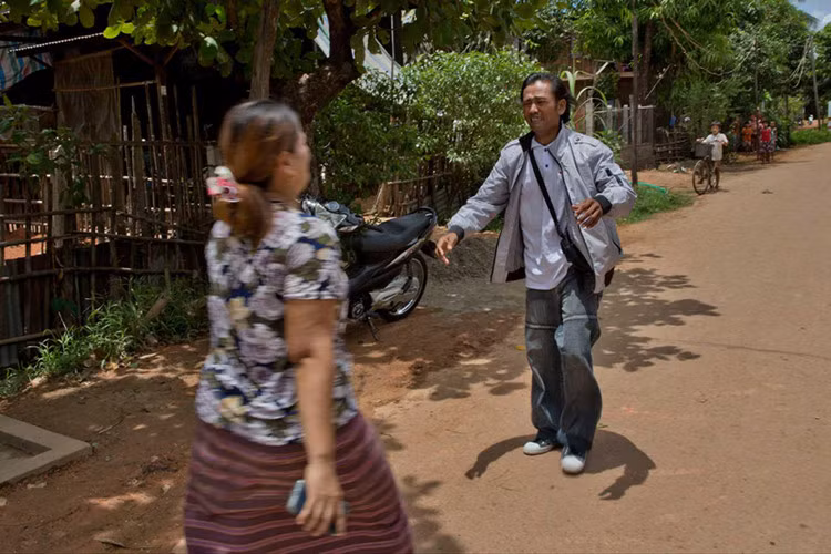 Ngày trở về quê của anh Myint Naing, người Myanmar hôm 16/5/2015. (ảnh: AP).