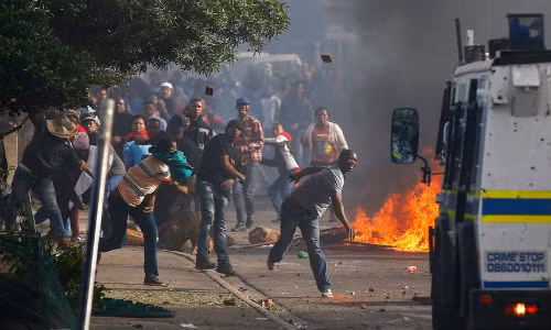 Thủ đô Cape Town của Nam Phi là một trong những thành phố nguy hiểm nhất thế giới trong năm 2016 với các vụ cướp của, giết người thường xảy ra. Tỉ lệ tội phạm giết người ở thành phố này là 65,53/100 nghìn người.