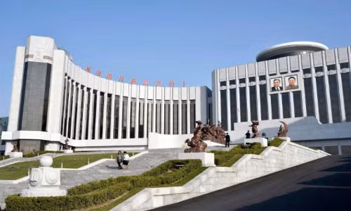 Ben trong Cung hoc sinh Mangyongdae noi tieng o Trieu Tien