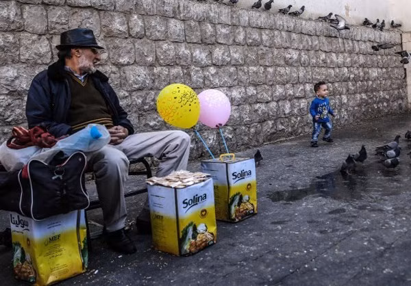 Sau quãng thời gian dài phải sống trong cảm giác lo sợ vì những trận “mưa bom bão đạn”, người dân ở thủ đô Syria đang tận hưởng những ngày tháng yên bình.