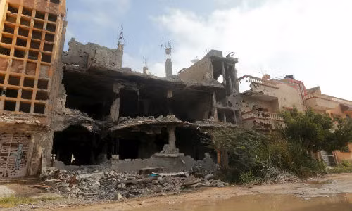 Tòa nhà đổ nát sau cuộc xung đột giữa lực lượng quân sự ủng hộ chính phủ miền đông Libya và Hội đồng Shura ở Benghazi ngày 12/3/2016.