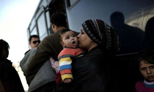 Những nhóm người tị nạn đầu tiên được Hy Lạp gửi trở lại Thổ Nhĩ Kỳ theo một thỏa thuận hành động chung đầy tranh cãi của Liên minh Châu Âu – Thổ Nhĩ Kỳ về cách giải quyết cuộc khủng hoảng tị nạn.