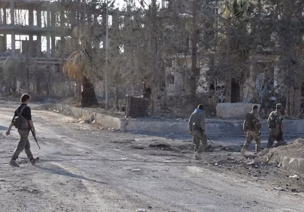 Chiến dịch giải phóng Quaryatayan diễn ra sau khi lực lượng rà phá bom mìn vô hiệu hóa thành công các thiết bị nổ và bẫy mìn mà phiến quân IS đã thiết lập.