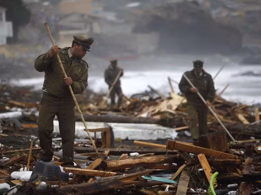 Ngày 27/2/2010, Chile rung chuyển bởi trận động đất mạnh 8,8 độ Richter. Cơn địa chấn gây sóng thần đã cướp đi sinh mạng của hơn 500 người và khiến 220.000 người bị mất nhà cửa.