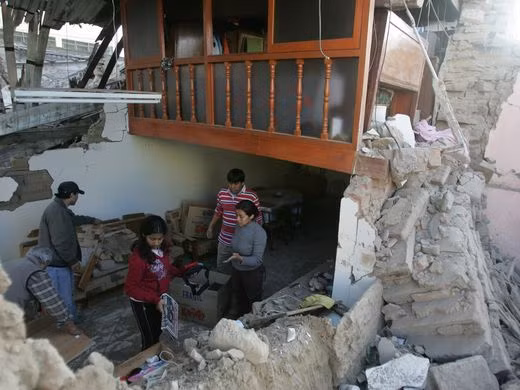 Ngày 15/8/2007, trận động đất mạnh 7,9 độ Richter và ngay sát bờ biển phía tây Peru đã khiến khoảng 500 người thiệt mạng. Năm 1970, Peru từng xảy ra một trong những trận động đất gây hậu quả nghiêm trọn, với 50.000 người chết và cả một thành phố bị chôn vùi.