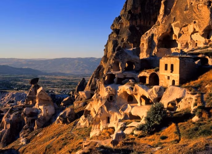Nhà hang Cappadocia được xây dựng ngay bên sườn phải của một ngọn núi. Căn nhà có hệ thống bay hơi có khả năng làm mát ngôi nhà trong cái nắng nóng khắc nghiệt. (ảnh: Brainjet).