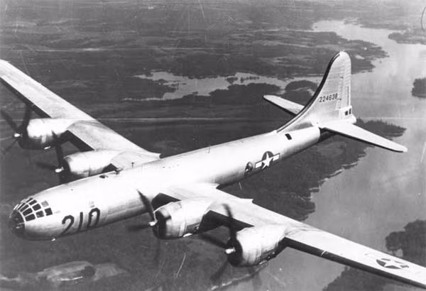 Máy bay ném bom hạng nặng B-29.