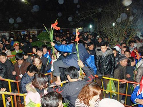 Nhung vu giam dap, tranh cuop loc tai le hoi, den chua gay soc-Hinh-5