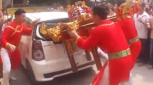 Nhung vu giam dap, tranh cuop loc tai le hoi, den chua gay soc