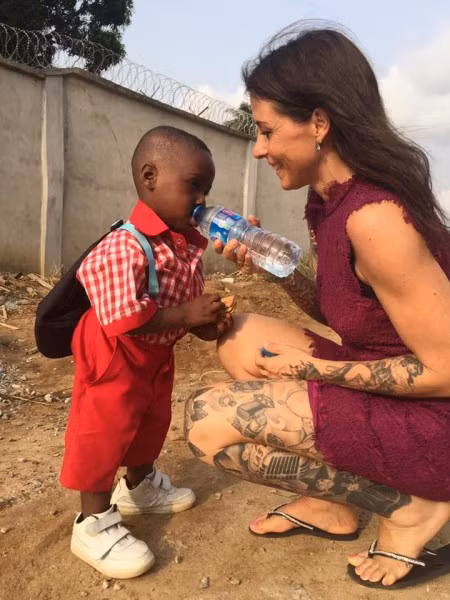 Xuc dong ngay dau di hoc cua cau be 