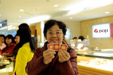 Vo chong tre ca dem mat ngu vi lo mua vang Than Tai-Hinh-2