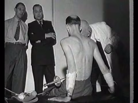 Ngay cả khi rút thanh kiếm hoặc dao ra khỏi cơ thể, Mirin Dajo cũng không có cảm giác đau đớn.