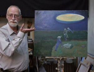 Theo lời kể của ông Huggins, ông gặp người ngoài hành tinh lần đầu tiên từ khi lên 8 tuổi.