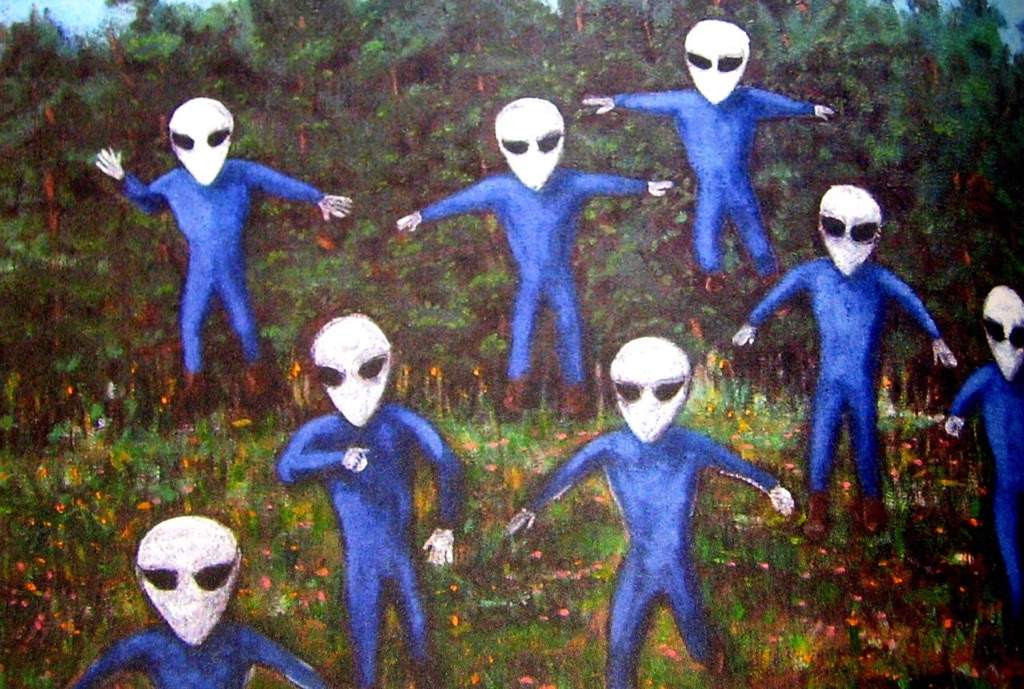 Kết quả của mối quan hệ khác thường giữa ông Huggins với người tình Crescent là hàng chục đứa con lai giữa con người với người ngoài hành tinh.