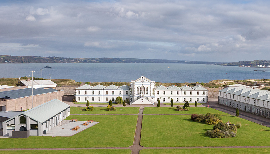 Đến năm 1853, số lượng tù nhân trên đảo lên tới 2.500 người. Theo đó, nhà tù trên đảo Spike trở thành nơi giam giữ tù nhân lớn nhất của Đế quốc Anh vào thời điểm ấy.