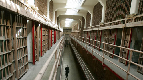 Trên đảo có một pháo đài hình sao được sử dụng như một nhà tù chính thức giam giữ tù nhân kể từ năm 1847.