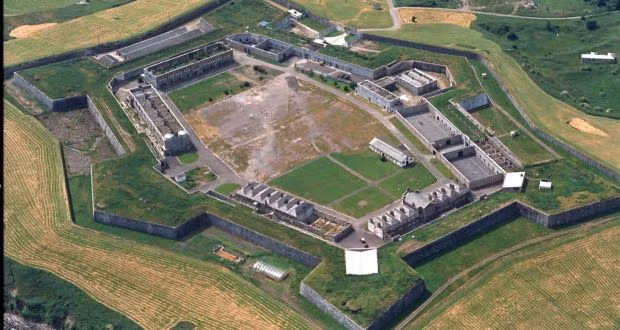 Về sau, hòn đảo Spike trở thành trạm trung chuyển tù nhân đến các thuộc địa dành cho tội phạm như Australia hay Bermuda.