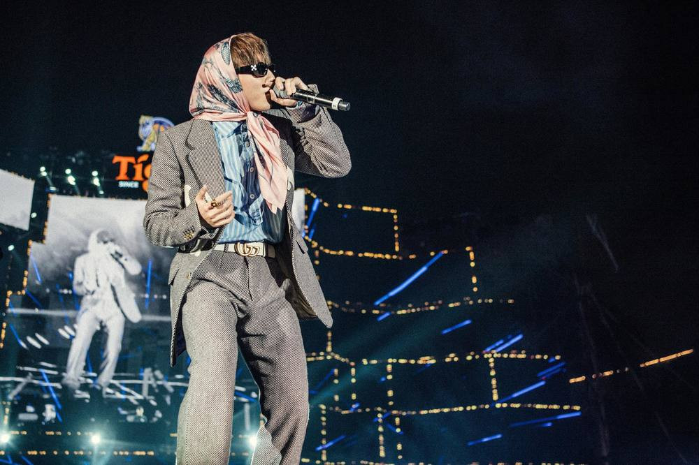 Son Tung lai lang-xe phong cach thoi trang moi: “khan vat hong”-Hinh-4