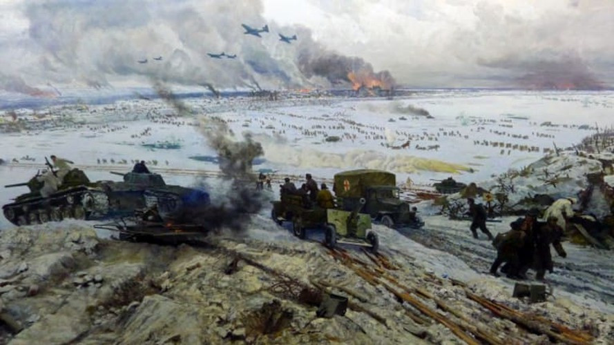 Do vậy, một trong những giải pháp được thành phố Leningrad thực hiện là duy trì chế độ tem phiếu. Mỗi công dân mua lương thực theo giá và số lượng do nhà nước quy định.