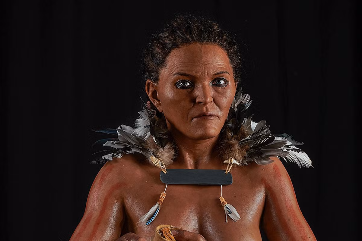 Bi mat dong troi hai cot nu “phap su” 7.000 nam tuoi