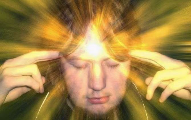 Giống Carl Jung, nhà vật lý đoạt giải Nobel Wolfgang Pauli cũng tin vào học thuyết đồng phương tương tính và dành nhiều thời gian nghiên cứu về vấn đề này.