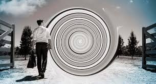 Liên quan đến sự việc này, một số người cho rằng có khả năng người đàn ông bí ẩn trên đến từ một chiều không gian khác, có thể là quá khứ hay tương lai. Do người du hành này đến từ một thế giới chưa từng biết đến nên chúng ta không biết thông tin gì về quốc gia Taured.