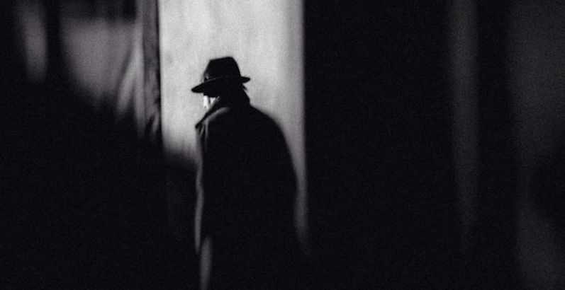 Báo cáo của FBI chỉ ra Seborer được đào tạo như một kỹ sư và gia nhập vào Quân đội Mỹ năm 1942. Ông chuyển đến Los Alamos làm việc từ năm 1944 và tham gia Dự án Manhattan trong 2 năm.