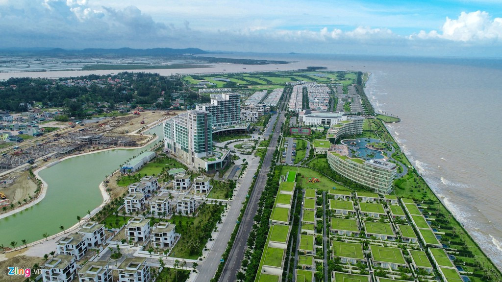 Ở phía Bắc, Quảng Ninh và Thanh Hóa là 2 khu vực được một số chủ đầu tư phát triển condotel. Điển hình như một dự án tại Sầm Sơn đã và đang mở bán hàng nghìn sản phẩm từ condotel, biệt thự biển, nhà phố...