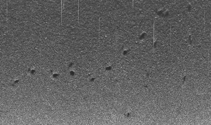 Các chuyên gia thuộc Trung tâm Hải dương học Quốc gia Southampton sử dụng robot lặn sâu đã phát hiện những dấu chân kỳ lạ ở độ sâu hơn 4.000m dưới mặt biển.