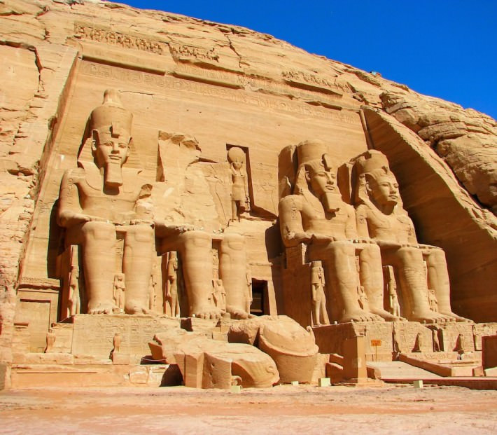 Nhiều công trình kiến trúc được Ramses II cho người xây dựng trên khắp lãnh thổ Ai Cập còn tồn tại tới ngày nay như đền thờ Abu Simbel và Ramesseum.