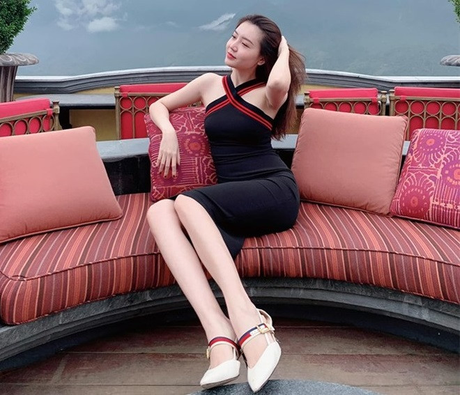 Trước đó, mỹ nhân gốc Vũng Tàu từng đi dự sự kiện bằng siêu xe 70 tỷ quan niệm: "Gia đình giống như âm nhạc...có nốt thăng, nốt trầm nhưng luôn luôn là một bài hát tuyệt vời".