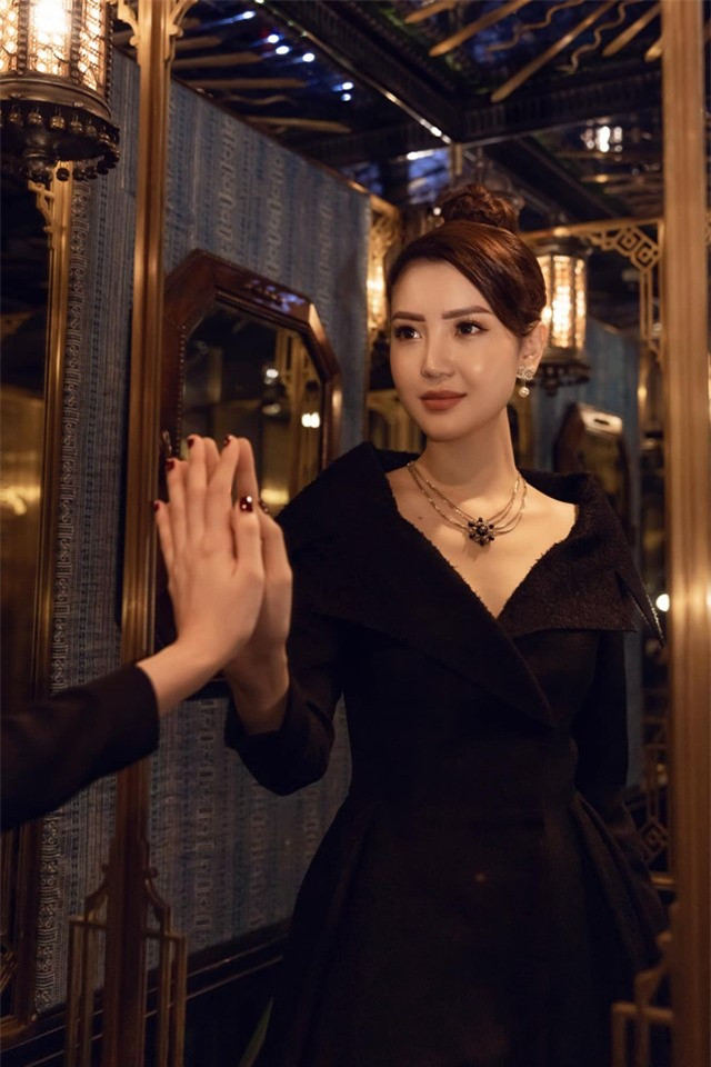 Hiện tại, Ngọc Duyên có cuộc sống hạnh phúc bên chồng đại gia và con gái đầu lòng.