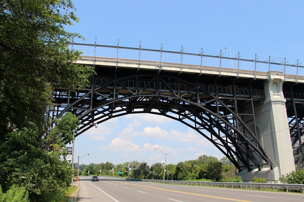 Cầu Prince Edward Viaduct ở Toronto, Canada được nhiều du khách biết đến bởi kiến trúc đẹp.